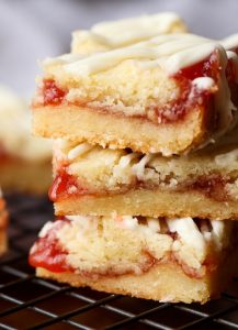 Strawberry Shortbread Bars – Cookies and Cups