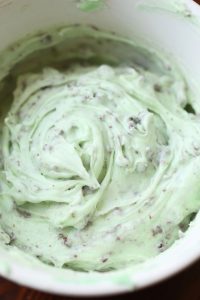 Mint Chocolate Chip Frosting – Cookies and Cups