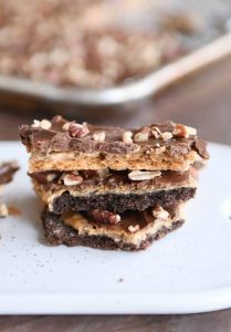 Easy Peanut Butter Chocolate Graham Cracker Toffee
