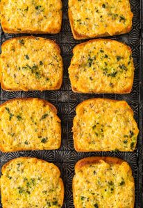 Cheesy Garlic Bread {Texas Toast Garlic Bread}