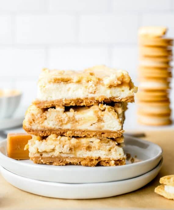 Golden Oreo Cheesecake Bars | Cookies and Cups