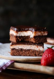 Delicious Strawberry Brownies Recipe | Cookies and Cups