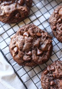 Chocolate Chocolate Chip Cookies | Cookies and Cups