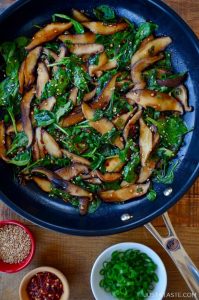 Sautéed Mushrooms and Spinach with Spicy Garlic Sauce