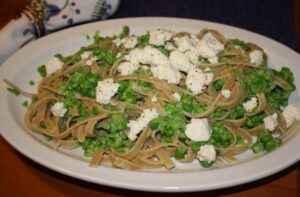 Fettuccine With Smashed Peas – Eat With Your Eyes