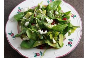 Arugula Salad With Pomegranate, Avocado and Goat Cheese – Eat With Your Eyes