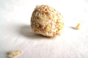 Coconut Almond Macaroons – Eat With Your Eyes