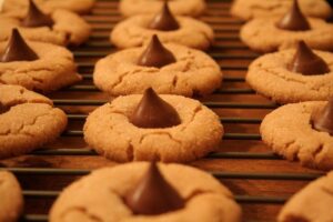 Peanut Butter Kisses Cookies – Eat With Your Eyes