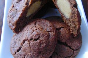 Chocolate Peanut Butter-Filled Cookies – Eat With Your Eyes