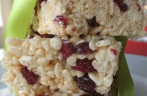 Cranberry and White Chocolate Rice Krispies Squares – Eat With Your Eyes