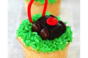 Lawnmower Coconut Cupcakes – Eat With Your Eyes