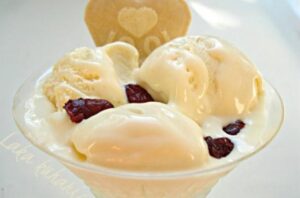 White chocolate-cranberry ice cream – Eat With Your Eyes