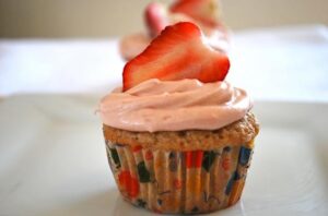 Vegan Strawberry Cupcakes – Eat With Your Eyes