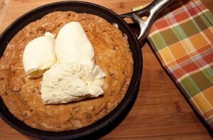 Chocolate Chip Skillet Cookie – Eat With Your Eyes