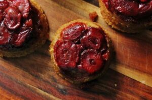 Strawberry Upside Down Cakes with Vanilla Bean – Eat With Your Eyes