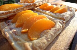 Peach and almond puff pastry tarts – Eat With Your Eyes