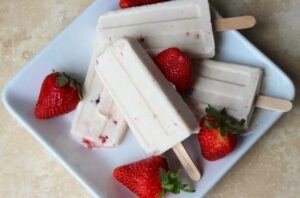 Strawberry Vanilla Bean Cheesecake Pudding Pops – Eat With Your Eyes